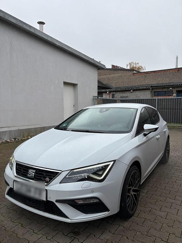 Weiß Gebraucht 2020 Seat Leon FR Limousine | 13.500 € (Superpreis) - Bild 1/4