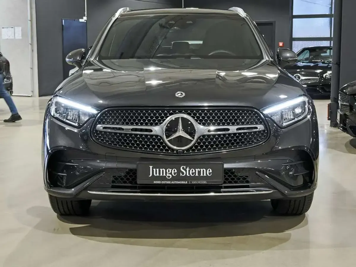 Gebraucht Mercedes GLC300 AMG 269 PS (197 kW) 2025 Grau SUV