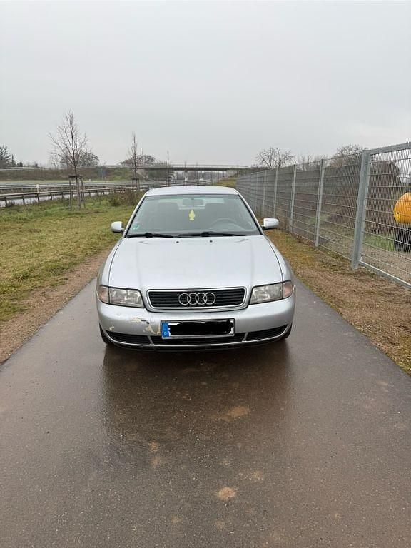Silber Gebraucht 1998 Audi A4 Limousine | 650 € (Superpreis) - Bild 1/4