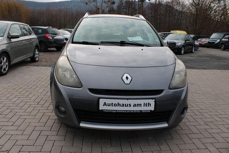 Gebraucht Renault Clio II Dynamique 101 PS (74 kW) 2011 Gold Limousine