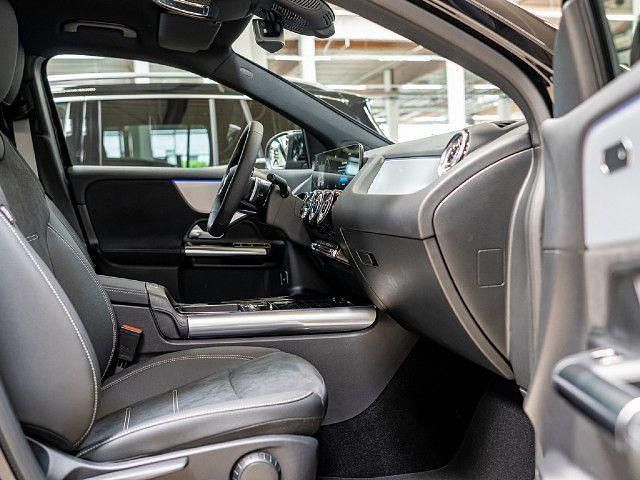 Gebraucht 2025 Mercedes GLA180 SUV | 42.890 € - Bild 1/4