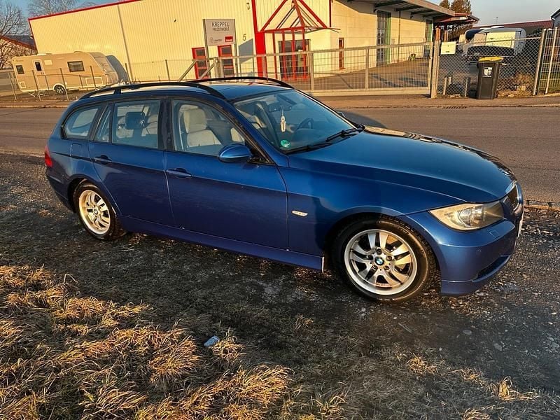 Blau Gebraucht 2007 BMW 320 Kombi | 2.499 € (Fairer Preis) - Bild 1/4