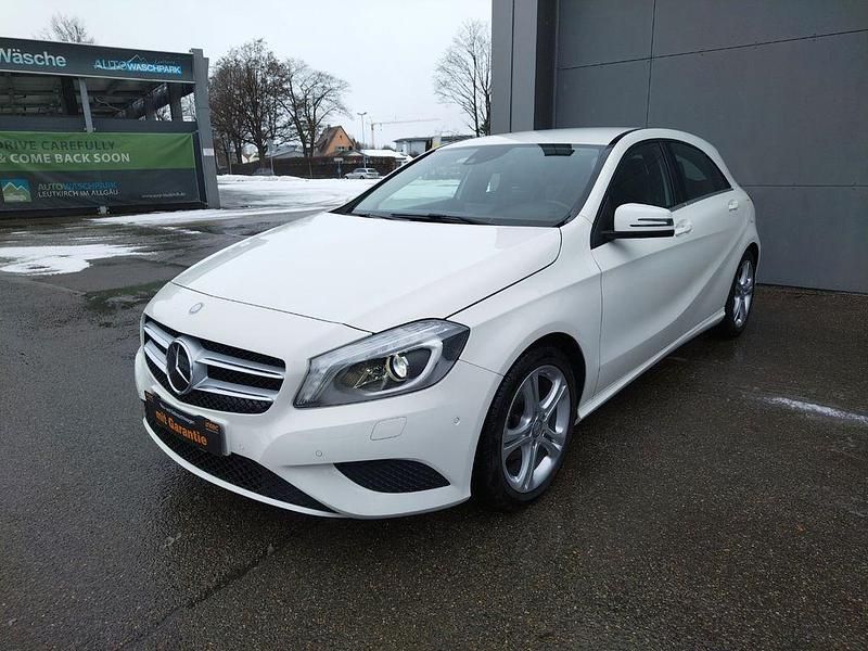 Gebraucht Mercedes A180 109 PS (80 kW) 2014 Weiß Limousine