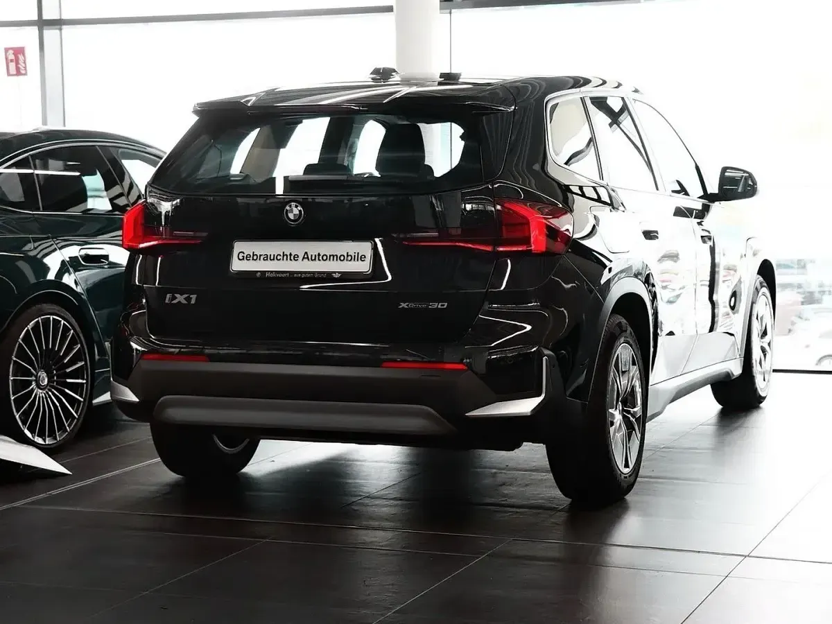 Gebraucht BMW iX1 Performance 230 kW (313 PS) 2023 Saphirschwarz SUV