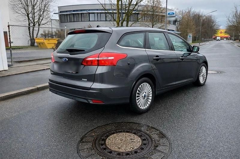 Gebraucht Ford Focus Cool & Connect 125 PS (91 kW) 2018 Grau Kombi