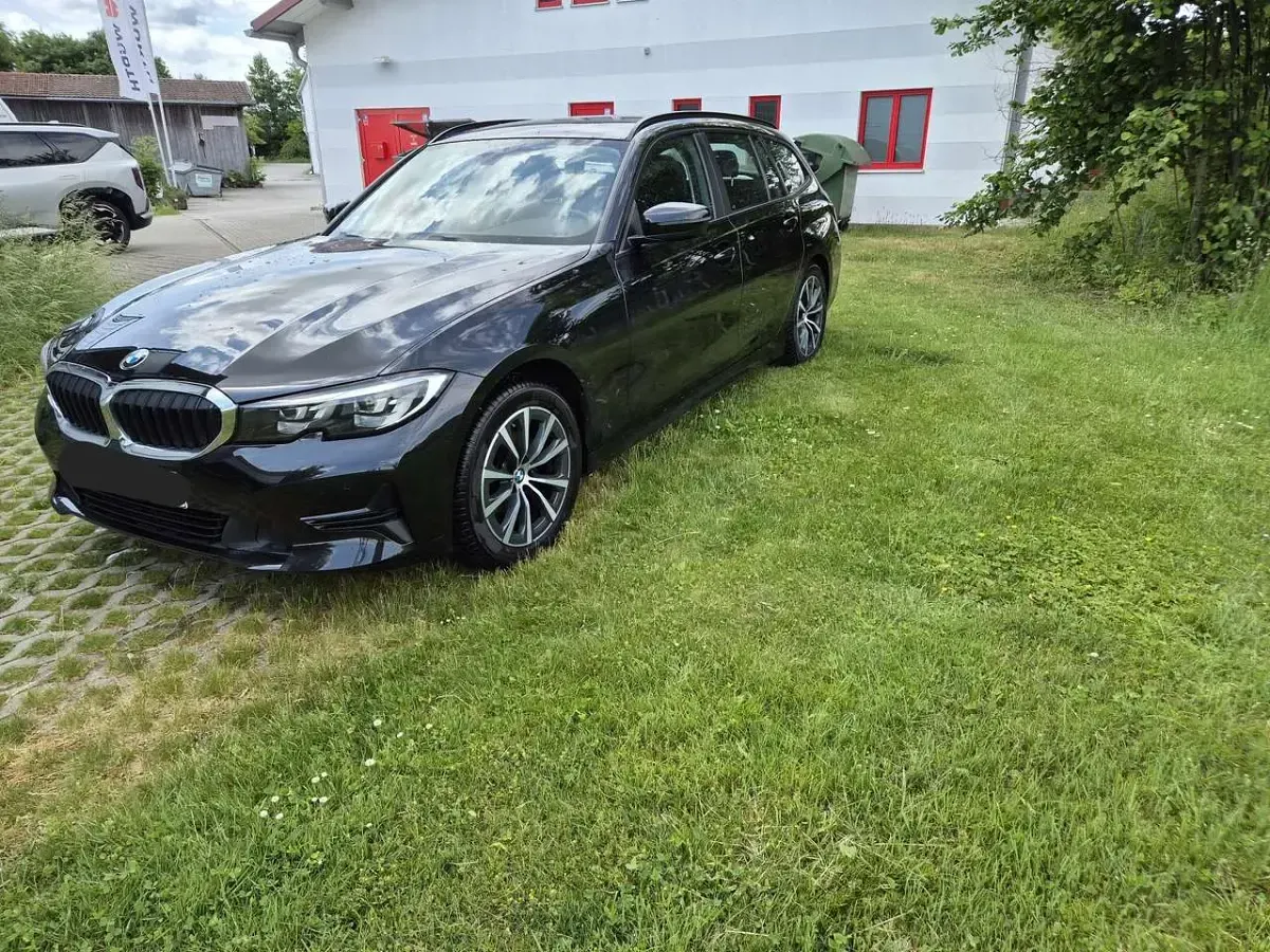 Gebraucht BMW 320 Advantage 184 PS (135 kW) 2020 Schwarz Kombi
