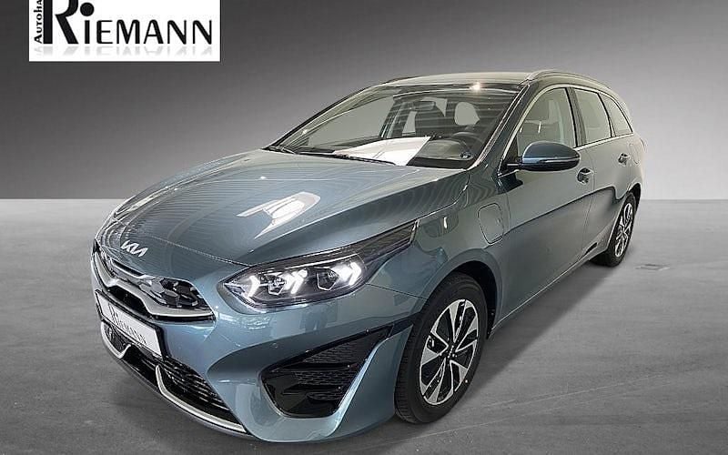 Grau Gebraucht 2024 Kia Ceed Sportswagon Spirit Kombi | 24.195 € (Guter Preis) - Bild 1/4