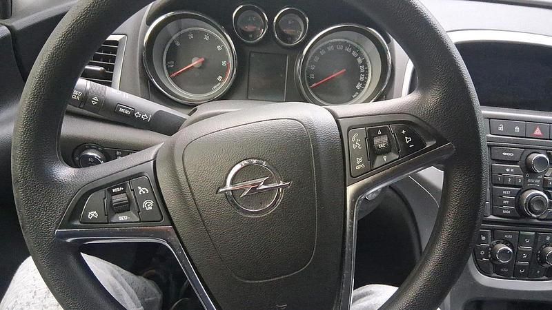 Gebraucht Opel Astra 110 PS (80 kW) 2014 Silber Kombi