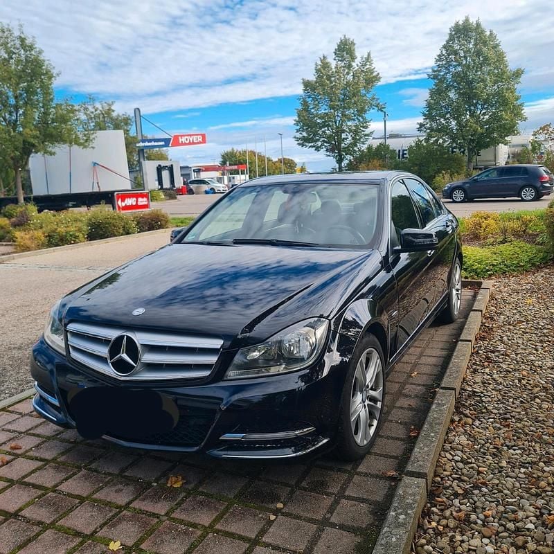 Schwarz Gebraucht 2012 Mercedes 180 Limousine | 9.000 € - Bild 1/4