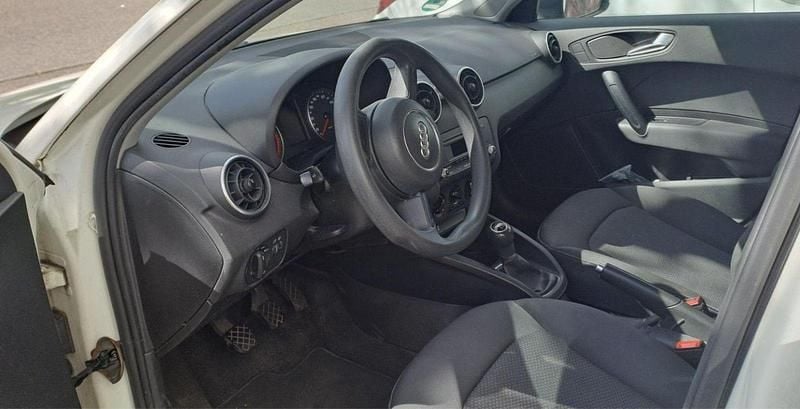 Gebraucht Audi A1 Sportback Ambition 122 PS (89 kW) 2014 Weiß Kleinwagen