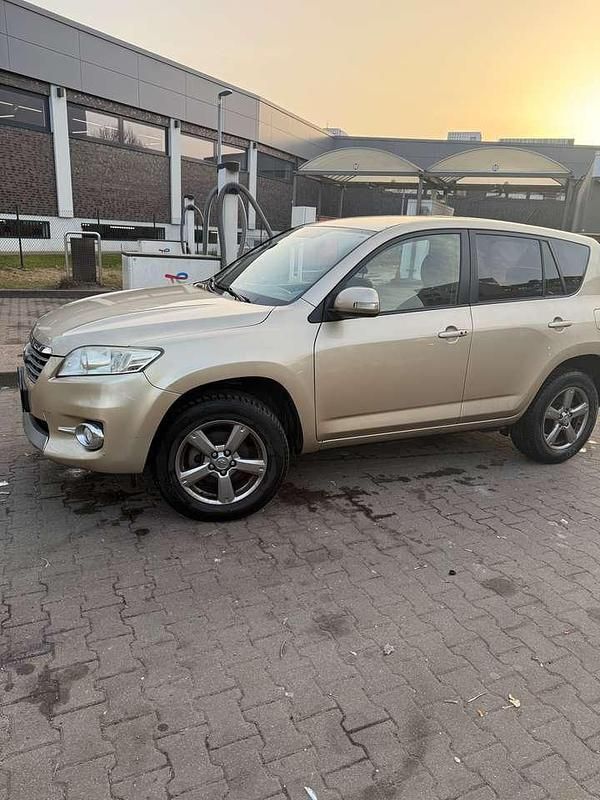 Gebraucht Toyota RAV4 Multidrive S 158 PS (116 kW) 2013 Gold SUV