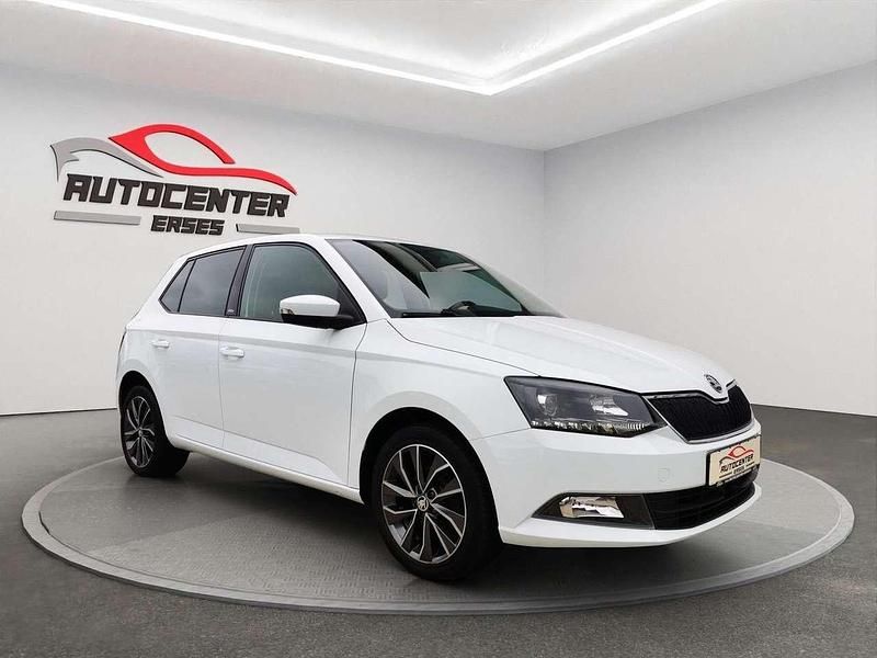 Weiß Gebraucht 2015 Skoda Fabia Kleinwagen | 6.990 € (Guter Preis) - Bild 1/4