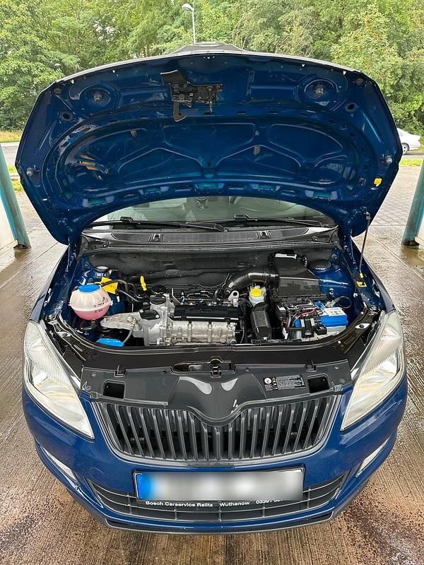 Blau Gebraucht 2014 Skoda Fabia Kleinwagen | 4.999 € (Guter Preis) - Bild 1/4