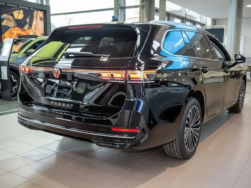 Neu VW Passat Elegance 150 PS (110 kW) 2026 Schwarz Kombi