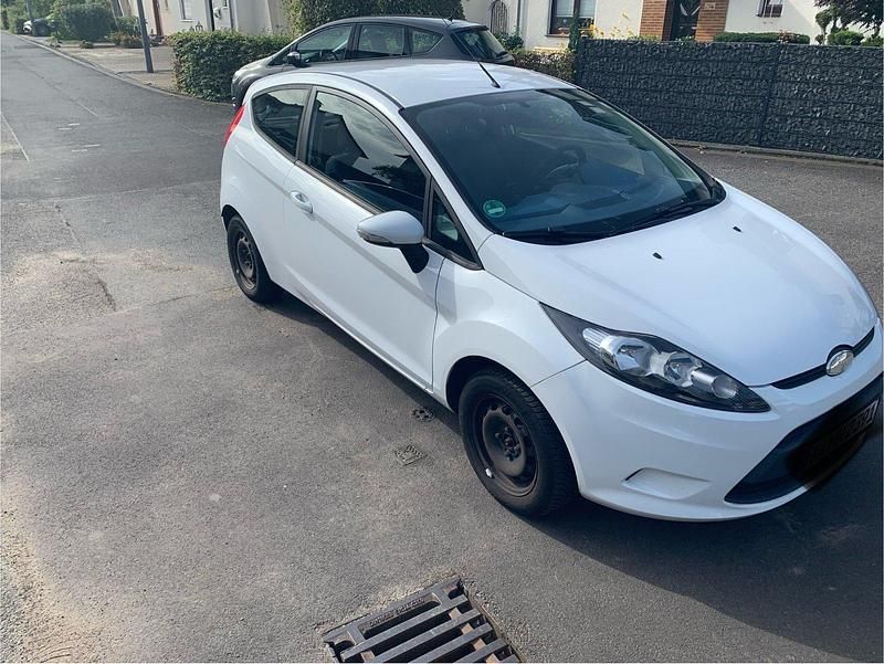 Weiß Gebraucht 2009 Ford Fiesta Trend Kleinwagen | 4.000 € (Etwas zu teuer) - Bild 1/4