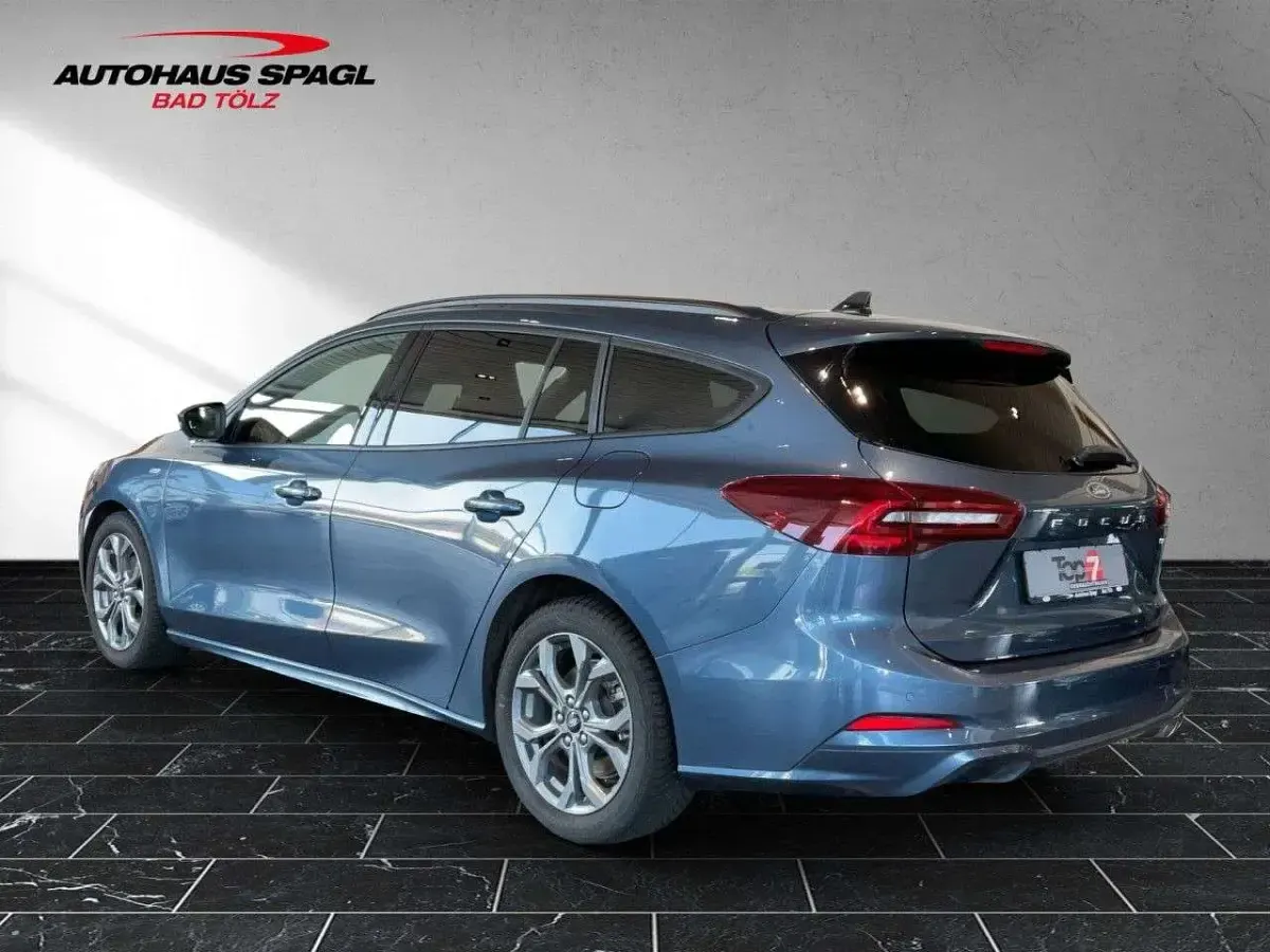 Używany Ford Focus ST-Line 155 KM (114 kW) 2023 Niebieski Kombi