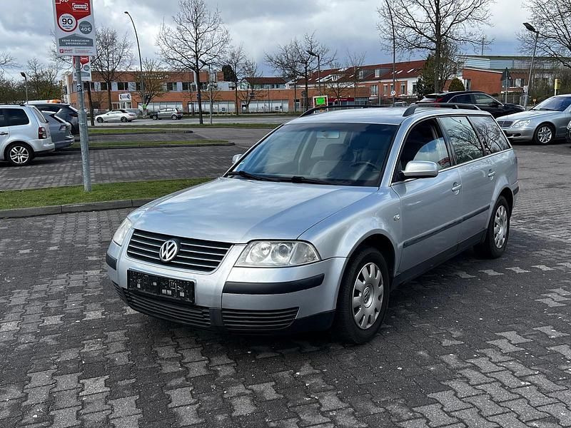 Gebraucht VW Passat 101 PS (74 kW) 2001 Silber Kombi