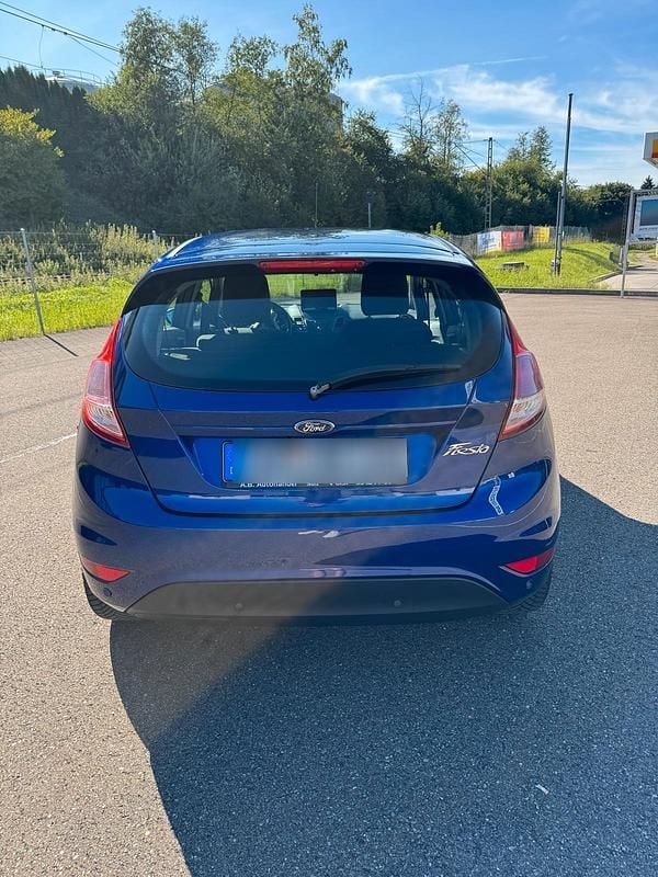 Gebraucht Ford Fiesta 75 PS (55 kW) 2016 Blau Kleinwagen