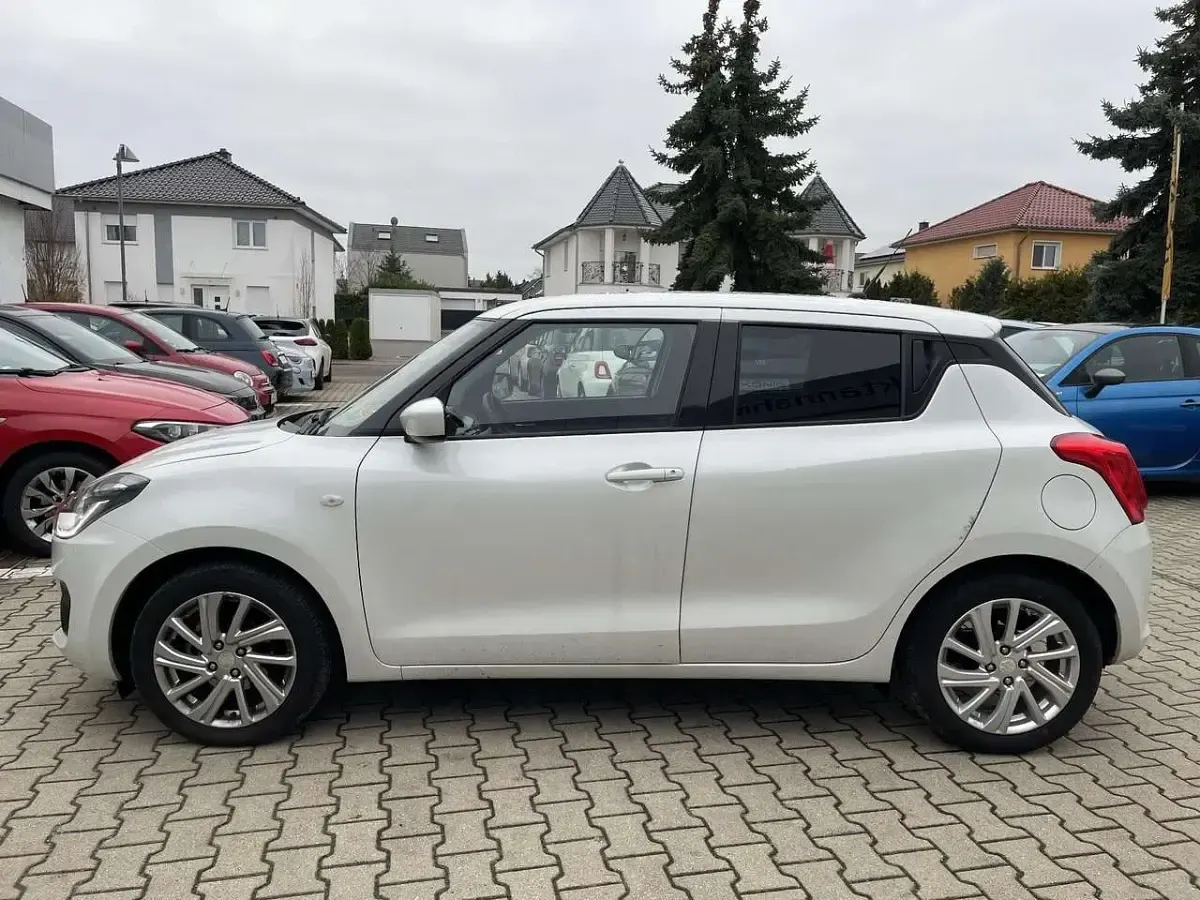 Gebraucht Suzuki Swift Comfort 83 PS (61 kW) 2023 Weiß Limousine
