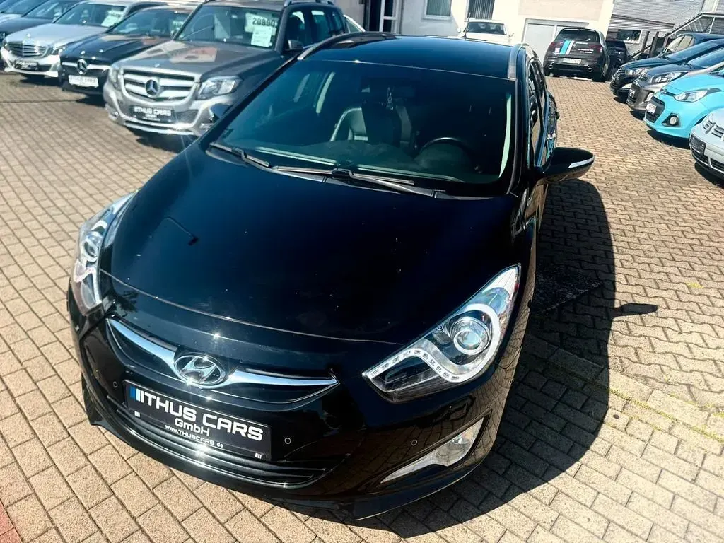Gebraucht Hyundai i40 Premium 177 PS (130 kW) 2011 Total black Kombi