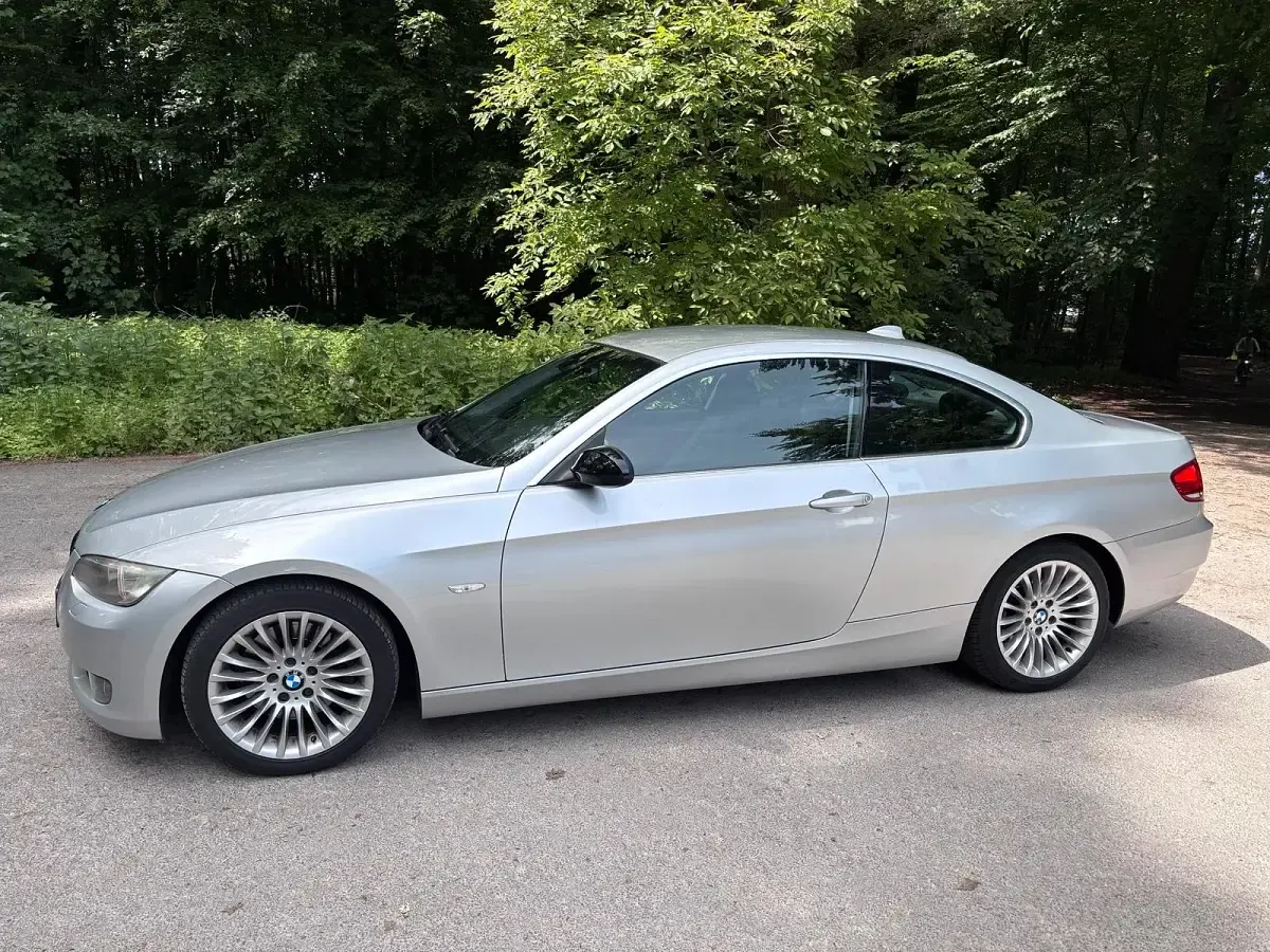 Gebraucht BMW 325 218 PS (160 kW) 2009 Grau Coupé