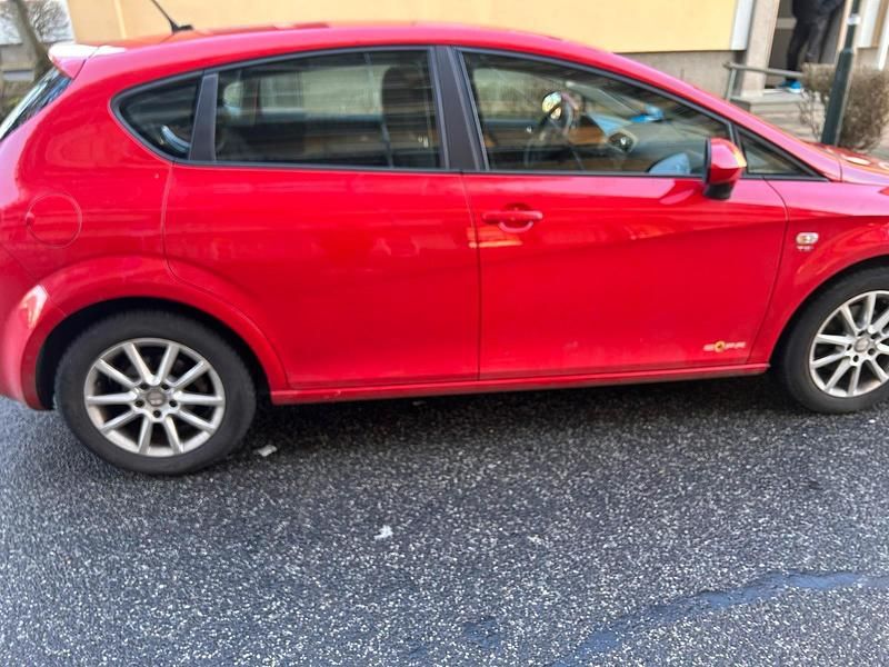 Gebraucht Seat Leon 105 PS (77 kW) 2012 Rot Limousine