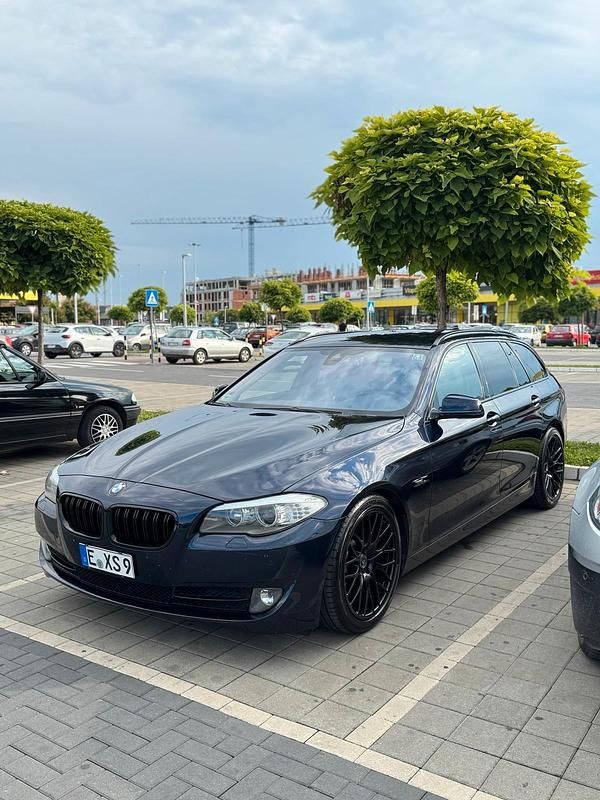 Blau Gebraucht 2012 BMW 530 Kombi | 9.000 € (Superpreis) - Bild 1/4