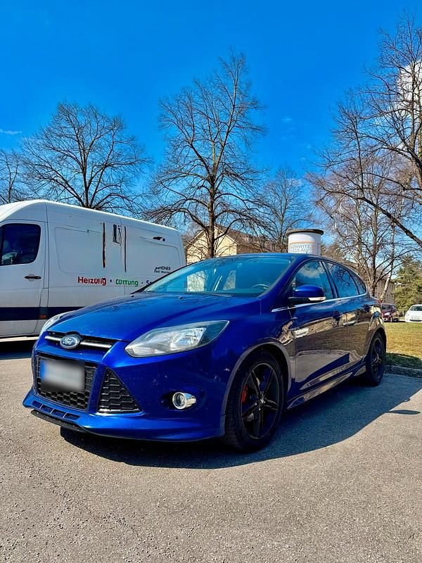 Gebraucht Ford Focus ST-Line 125 PS (91 kW) 2014 Blau Limousine