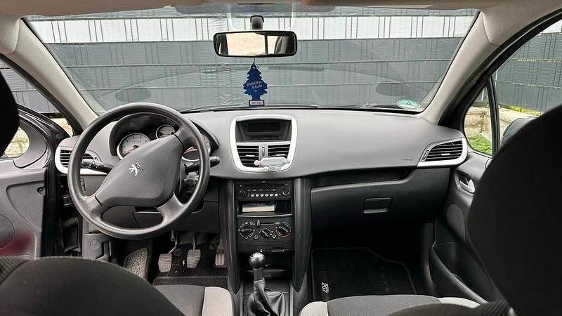 Schwarz Gebraucht 2009 Peugeot 207 Kleinwagen | 2.000 € (Guter Preis) - Bild 1/4