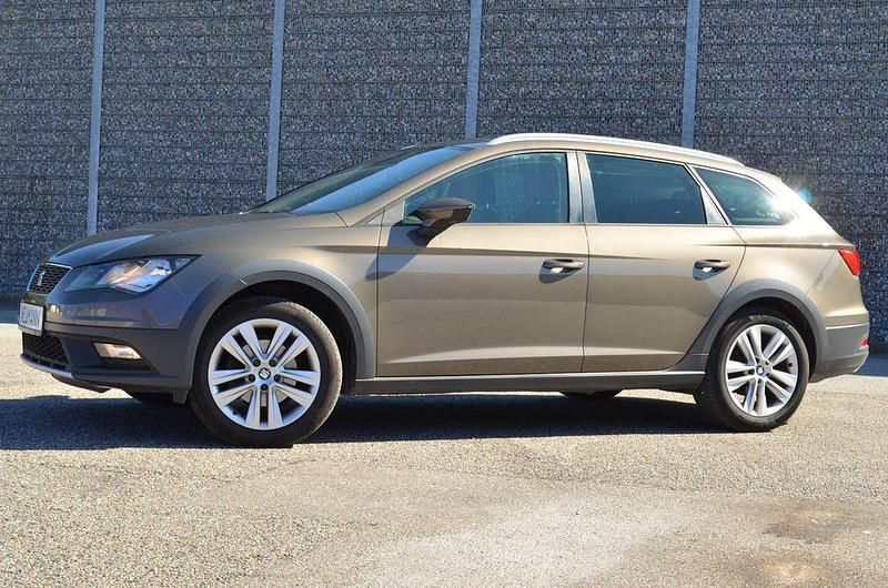 Braun Gebraucht 2016 Seat Leon X-Perience 4Drive Kombi | 10.980 € (Guter Preis) - Bild 1/4
