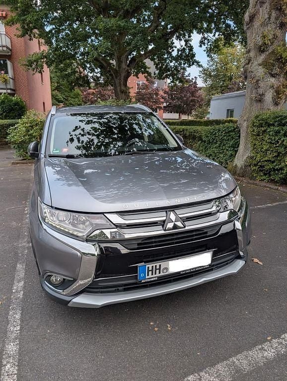 Silber Gebraucht 2017 Mitsubishi Outlander SUV | 13.200 € (Superpreis) - Bild 1/4