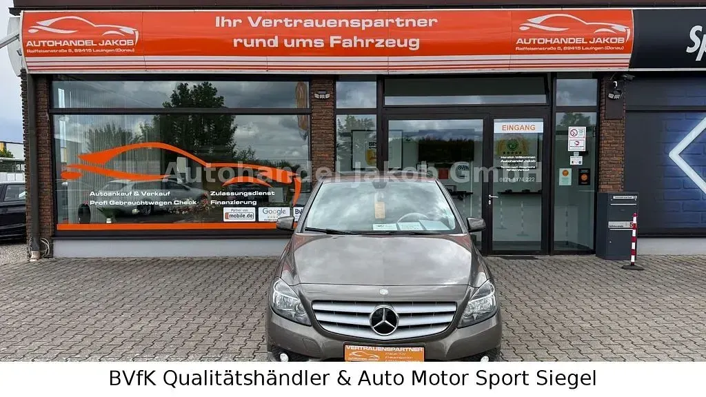 Gebraucht Mercedes B200 156 PS (114 kW) 2012 Grau Kleinwagen