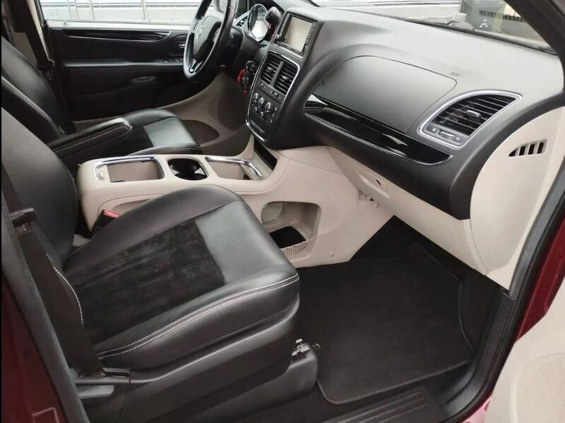 Gebraucht Dodge Grand Caravan 286 PS (210 kW) 2018 Rot Van / Kleinbus