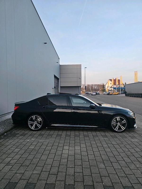 Gebraucht BMW 740L 326 PS (239 kW) 2018 Schwarz Limousine