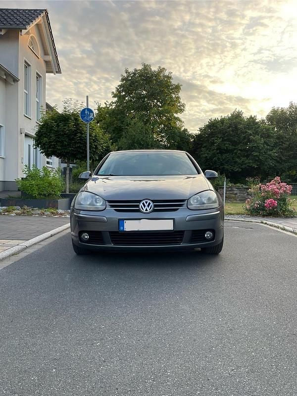 Grau Gebraucht 2008 VW Golf V Kleinwagen | 2.500 € - Bild 1/4