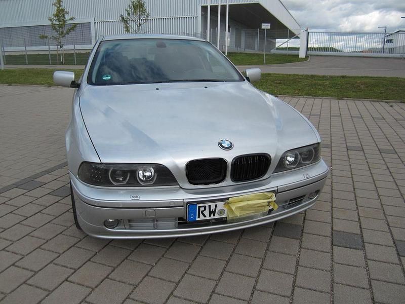 Silber Gebraucht 2002 BMW 520 Exclusive Limousine | 1.500 € (Superpreis) - Bild 1/4