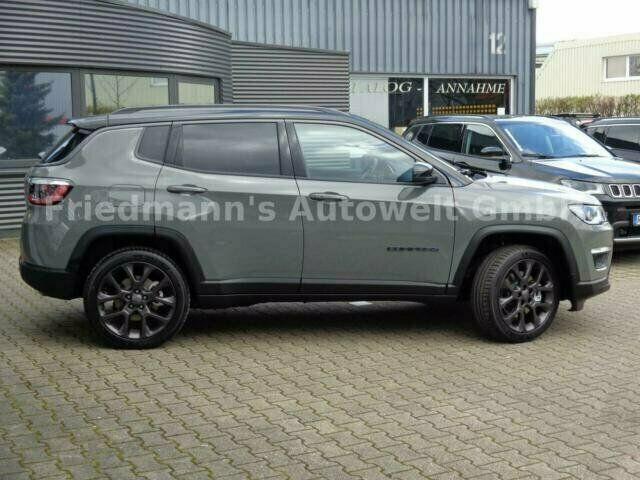 Gebraucht Jeep Compass 180 PS (132 kW) 2021 Andere farbe metallic SUV