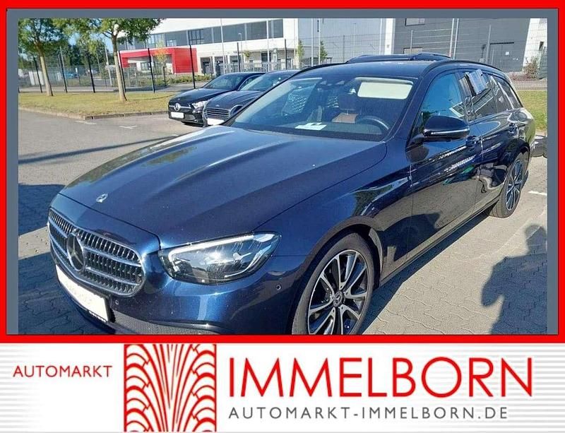 Blau Gebraucht 2022 Mercedes E220 Night Limousine | 30.980 € (Superpreis) - Bild 1/3
