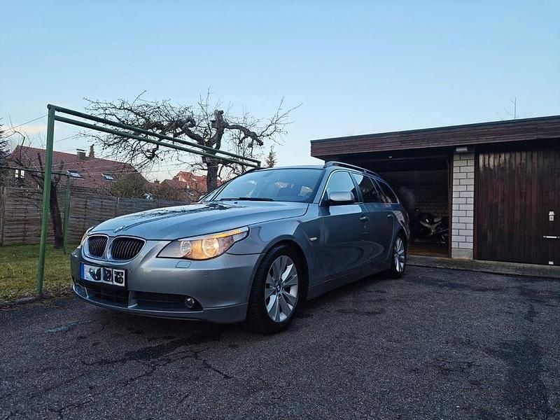 Gebraucht BMW 523 177 PS (130 kW) 2005 Grau Kombi