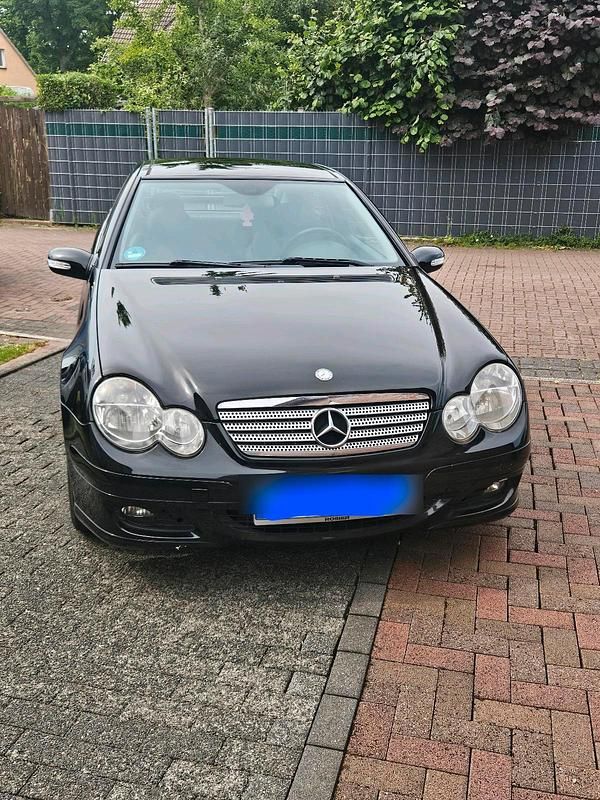 Schwarz Gebraucht 2007 Mercedes C180 Coupé | 2.599 € (Guter Preis) - Bild 1/4