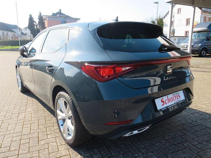 Neu Seat Leon FR 150 PS (110 kW) 2026 Blau Limousine
