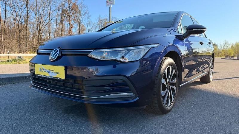 Gebraucht VW Golf VIII Active 150 PS (110 kW) 2022 Blau Limousine