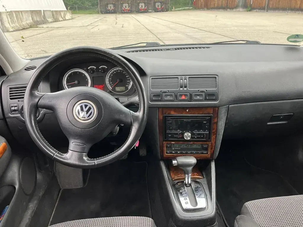 Gebraucht VW Bora 116 PS (85 kW) 2000 Schwarz Limousine