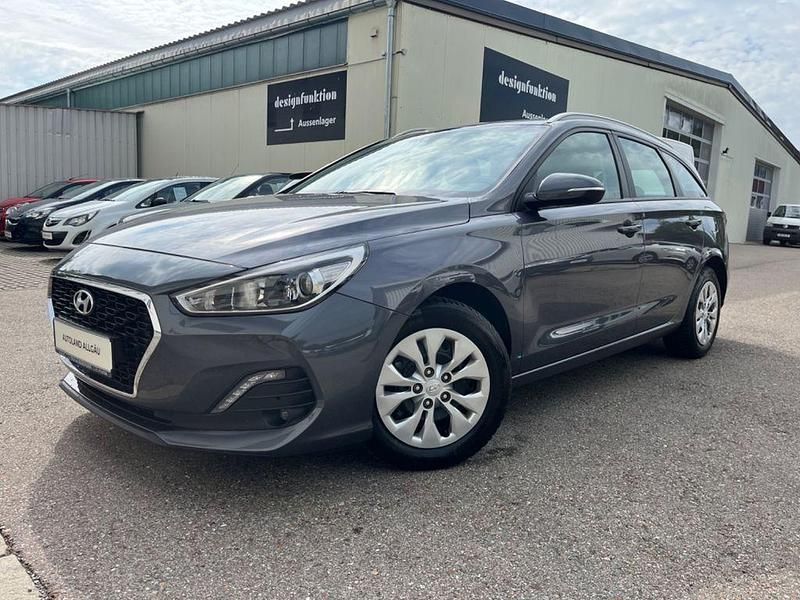 Grau Gebraucht 2019 Hyundai i30 Select Kombi | 10.390 € (Guter Preis) - Bild 1/4