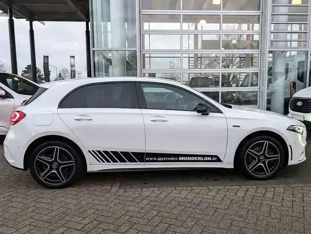 Gebraucht Mercedes A250 AMG line 160 PS (117 kW) 2020 Weiß Limousine