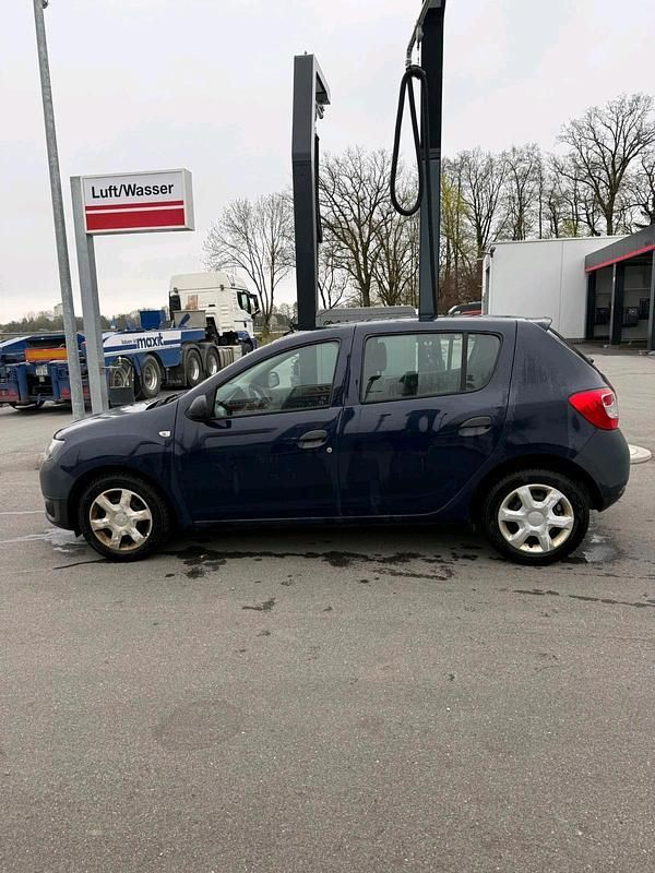 Gebraucht Dacia Sandero 75 PS (55 kW) 2014 Blau Limousine