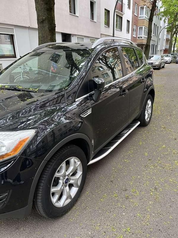 Gebraucht Ford Kuga Trend 140 PS (102 kW) 2011 Schwarz SUV