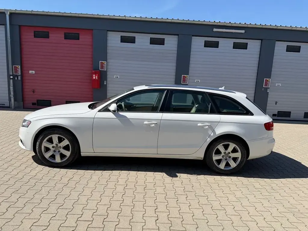 Używany Audi A4 Ambition 211 KM (155 kW) 2011 Biały Kombi