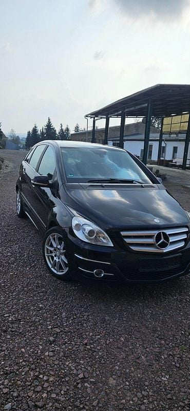 Gebraucht Mercedes B200 140 PS (102 kW) 2011 Schwarz Van / Kleinbus