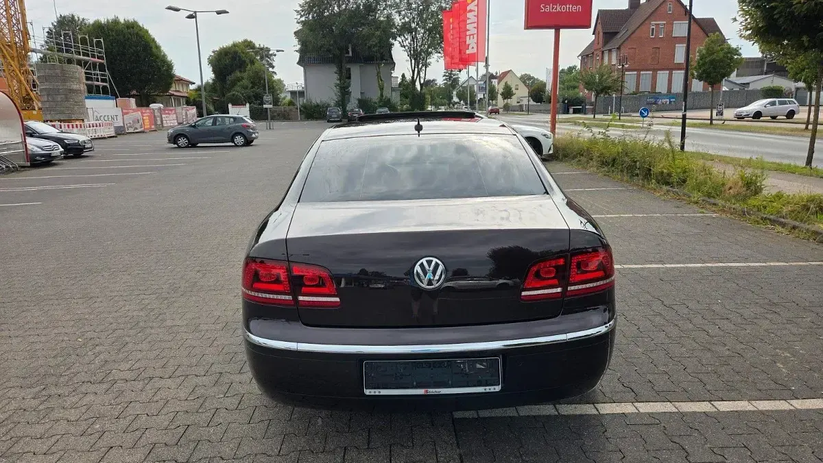 Gebraucht VW Phaeton 245 PS (180 kW) 2015 Violet Limousine